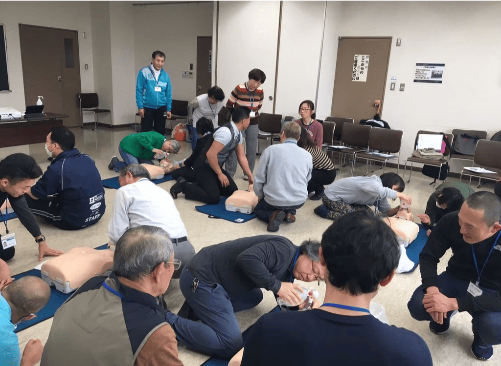大人数での心肺蘇生法の練習